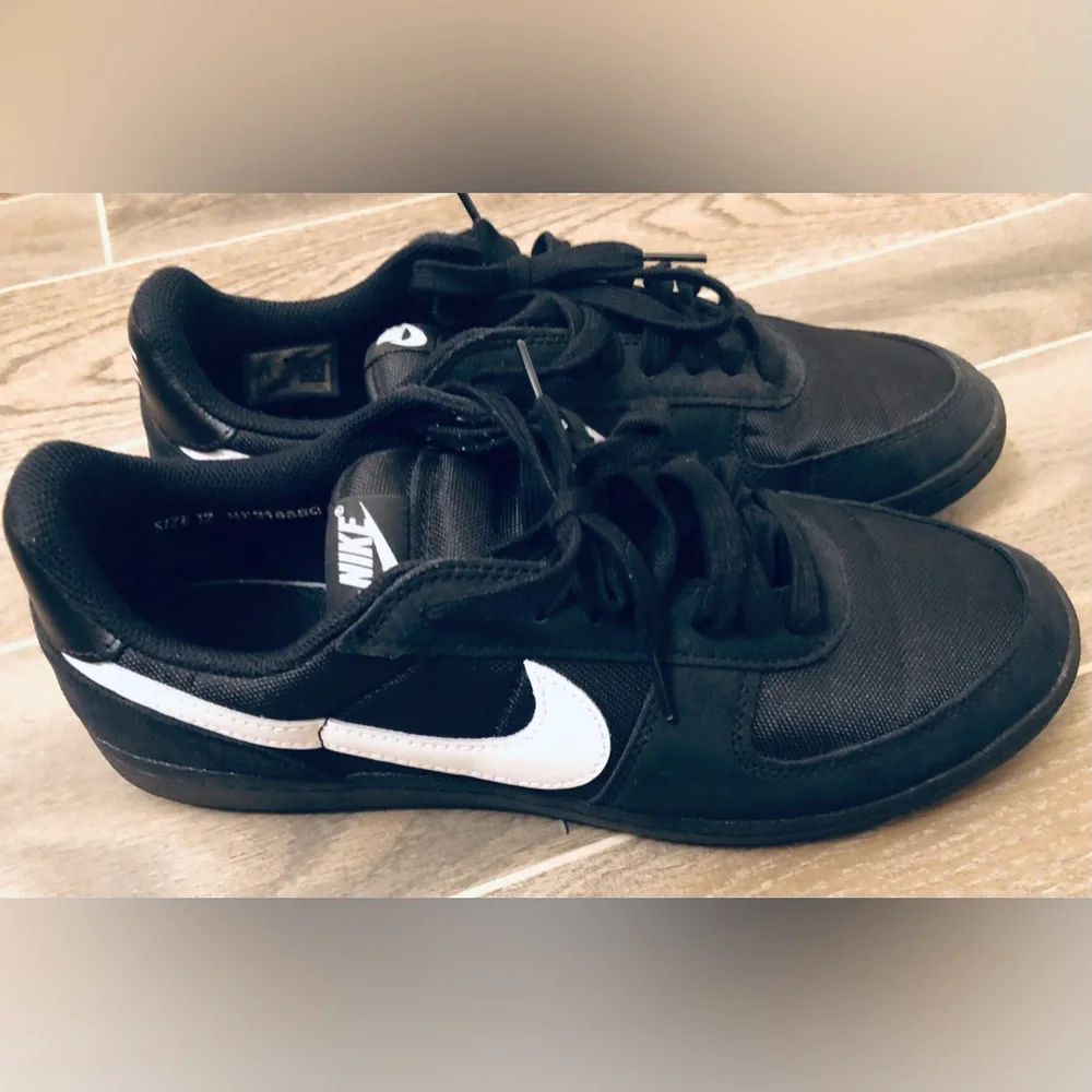 Nike Men’s Black Low-Top Sneakers with White Swoosh Field General 82 Size 12